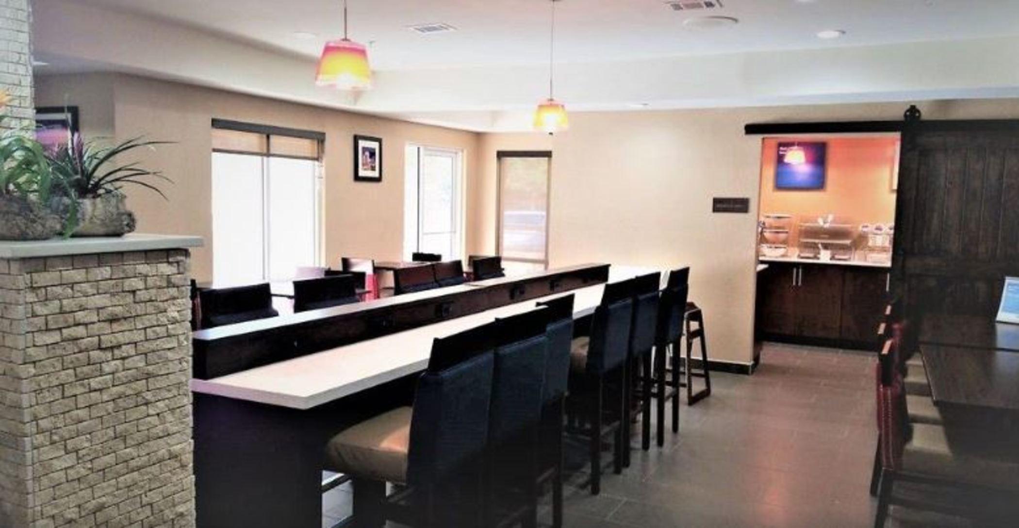 Comfort Inn & Suites Montgomery East Carmichael Rd Bagian luar foto