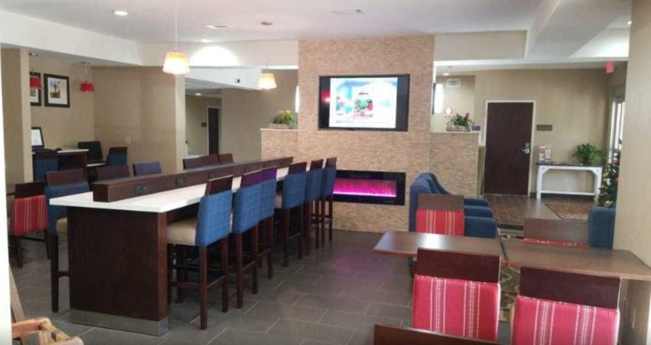 Comfort Inn & Suites Montgomery East Carmichael Rd Bagian luar foto