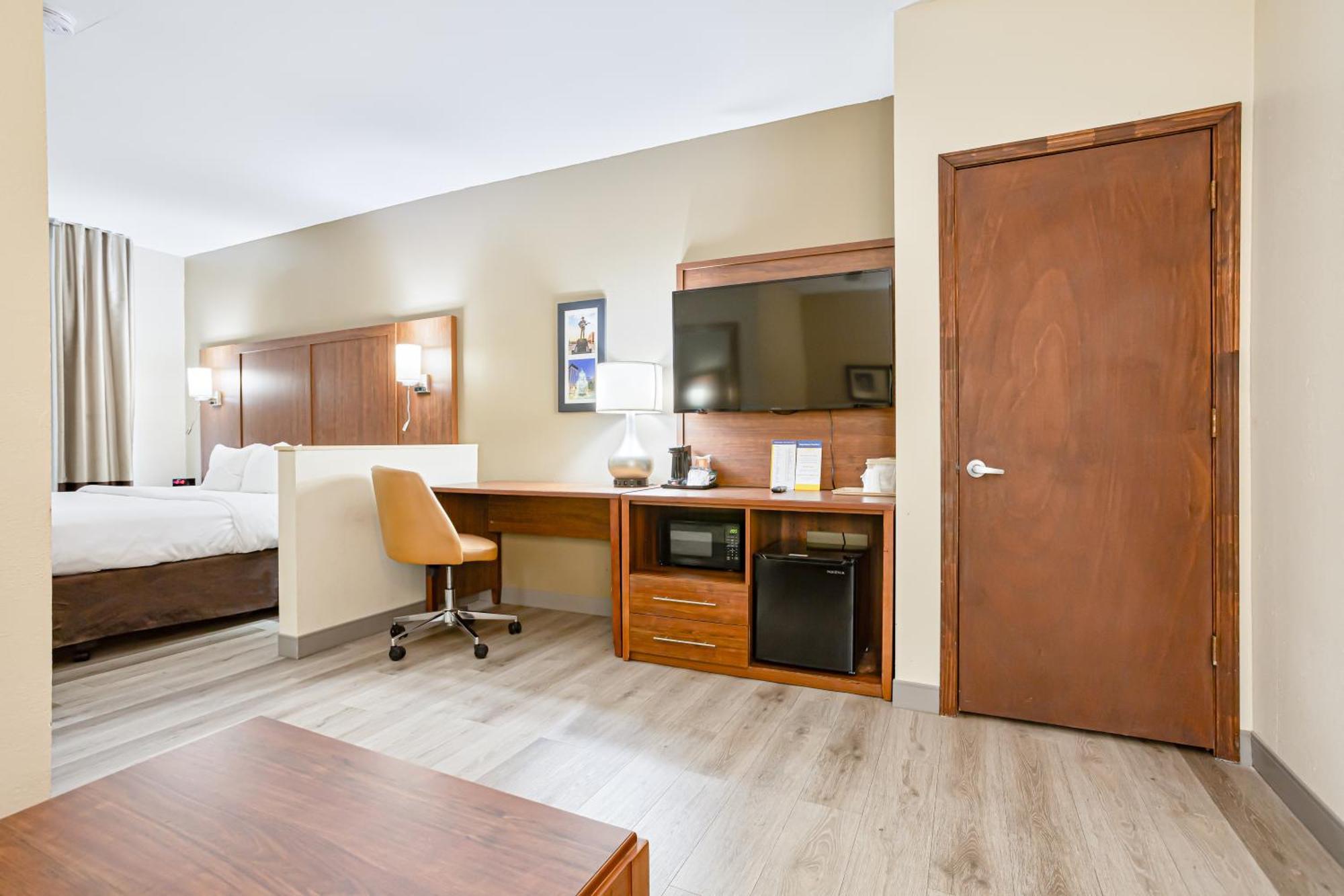 Comfort Inn & Suites Montgomery East Carmichael Rd Bagian luar foto