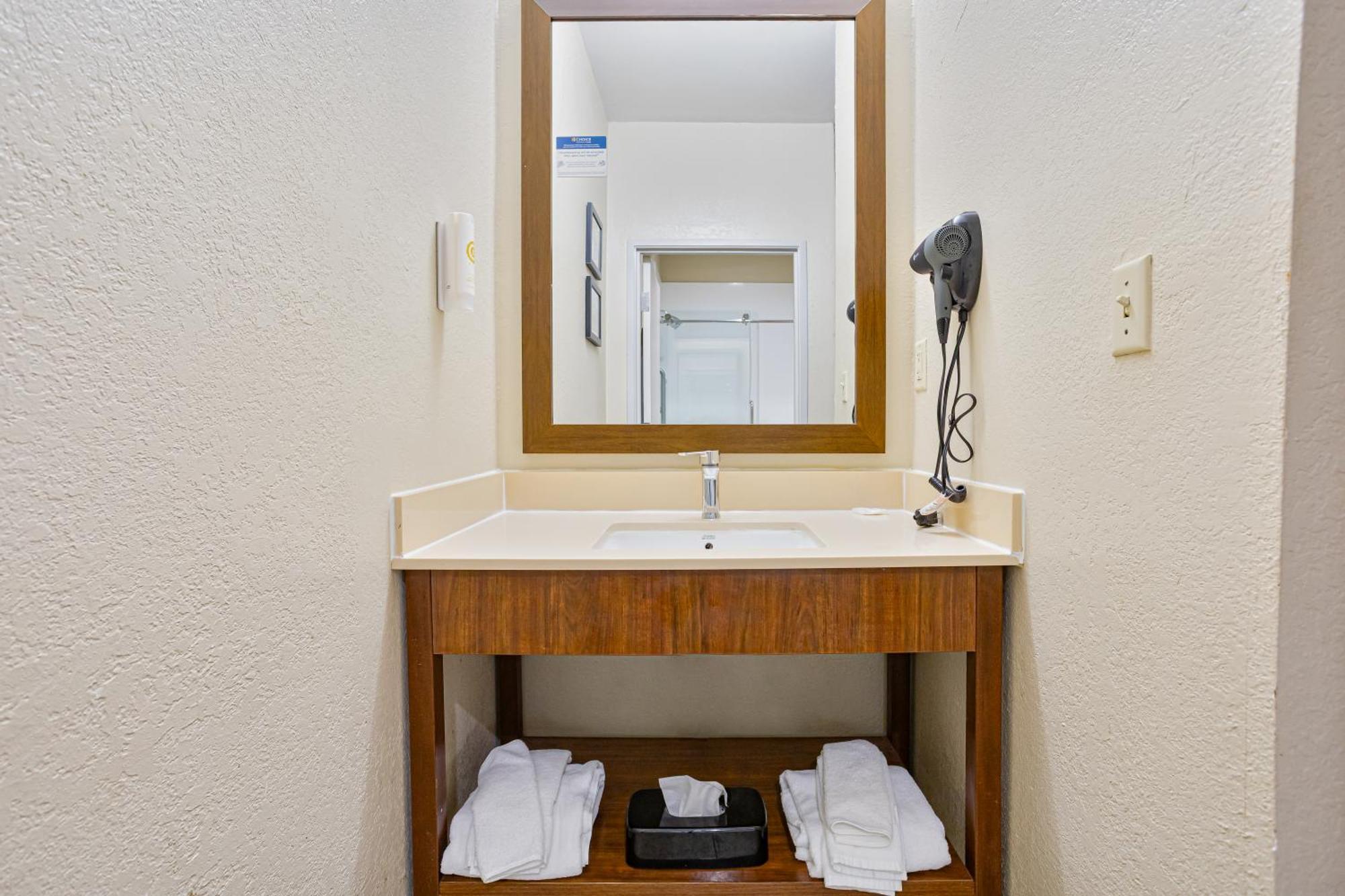 Comfort Inn & Suites Montgomery East Carmichael Rd Bagian luar foto