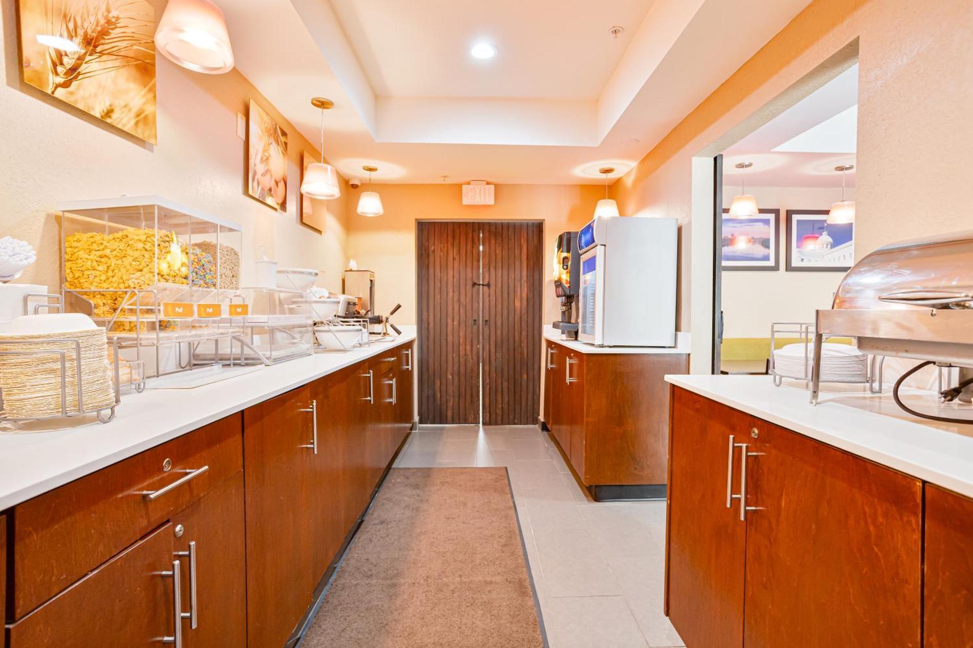 Comfort Inn & Suites Montgomery East Carmichael Rd Bagian luar foto