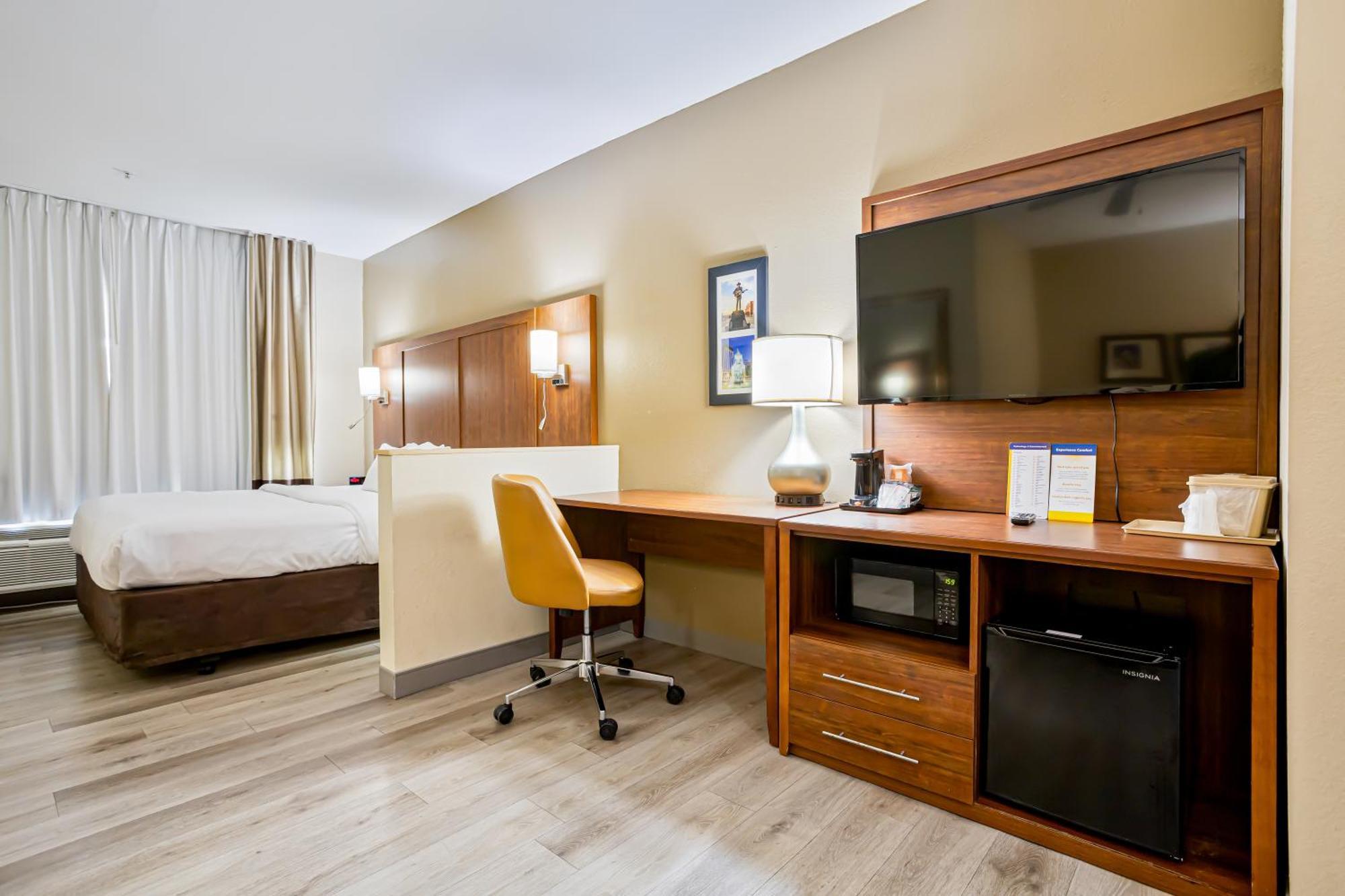 Comfort Inn & Suites Montgomery East Carmichael Rd Bagian luar foto
