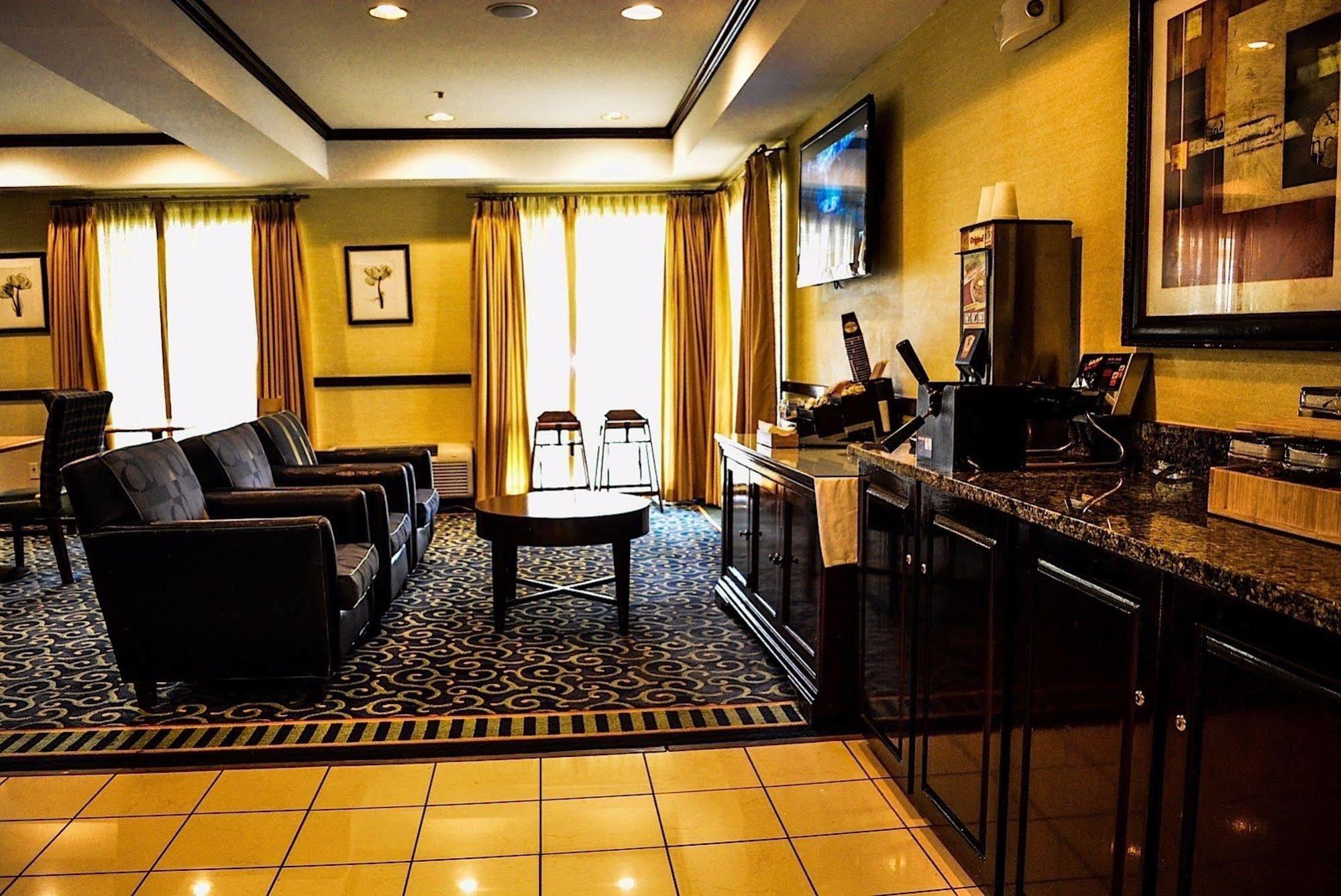 Comfort Inn & Suites Montgomery East Carmichael Rd Bagian luar foto