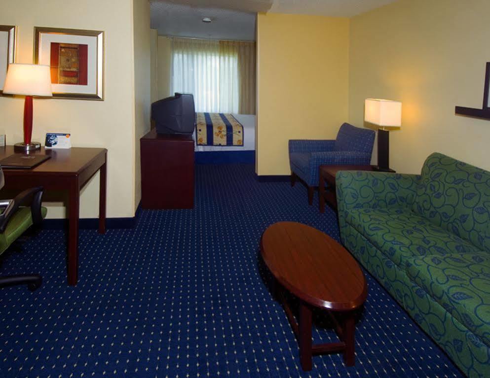 Comfort Inn & Suites Montgomery East Carmichael Rd Bagian luar foto